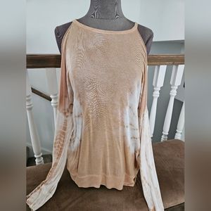 Open shoulder t shirt style top